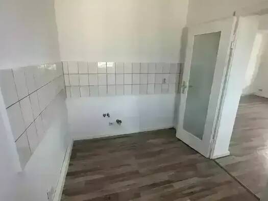 Wohnung zur Miete 350 € 3 Zimmer 63,8 m² 4. Geschoss frei ab sofort Jahnstraße 37 Lutherviertel Lutherviertel 09126