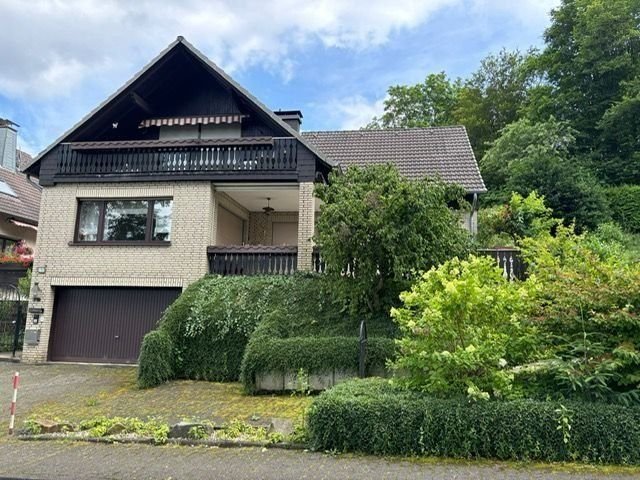 Einfamilienhaus zum Kauf 454.000 € 7 Zimmer 180 m²<br/>Wohnfläche 704 m²<br/>Grundstück Gummersbach Gummersbach 51643