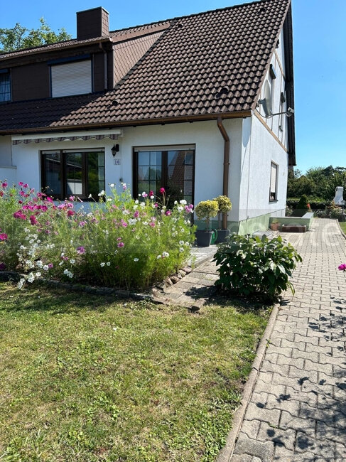 Doppelhaushälfte zum Kauf 285.000 € 6 Zimmer 152 m²<br/>Wohnfläche 632 m²<br/>Grundstück Oebles-Schlechtewitz Bad Dürrenberg / Schlechtewitz 06231