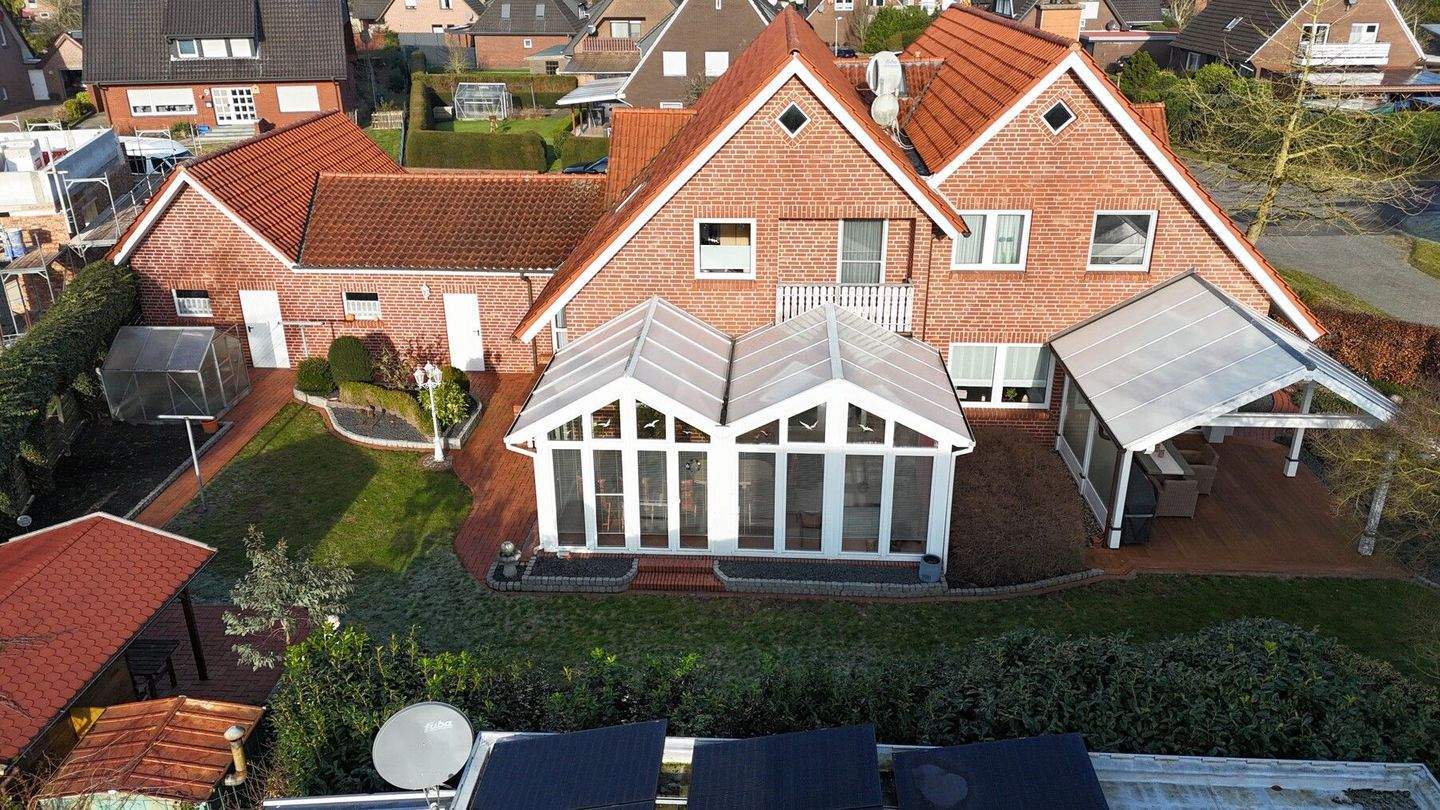 Immobilie in Haren (Ems) - Exklusives Objekt für Investoren-Mehrgenerationen oder Großfamilien-Echte Rarität in Haren: Zweifamilienhaus in ruhiger Toplage mit Wintergarten und T - Bild 2