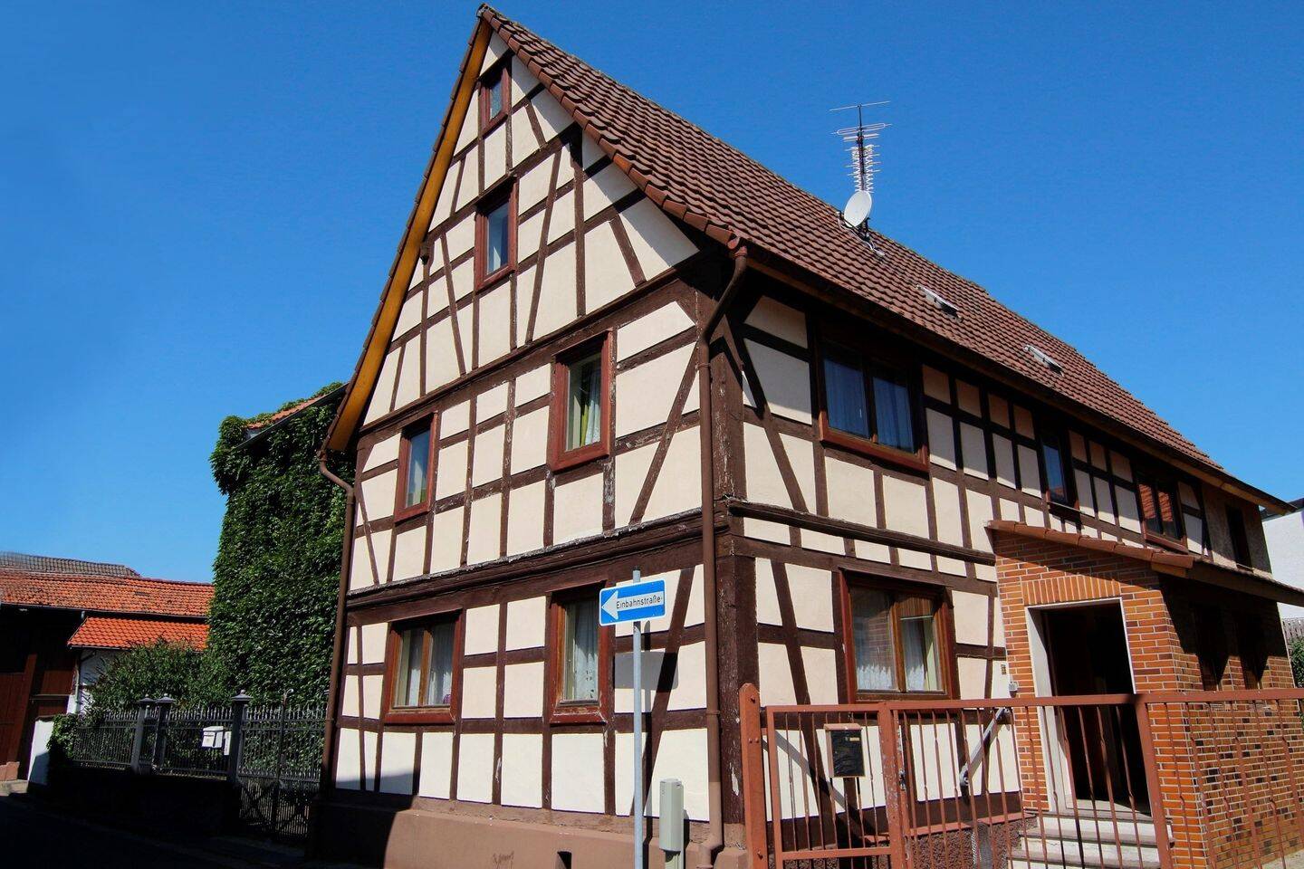 Immobilie in Erlensee - Charmantes Fachwerkhaus mit idyllischem Garten - Bild 1