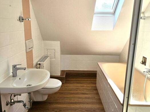 Wohnung zur Miete 650 € 3 Zimmer 85 m² Dachgeschoss, 3. Geschoss frei ab sofort Poststraße 25 Wickrath Mönchengladbach 41189