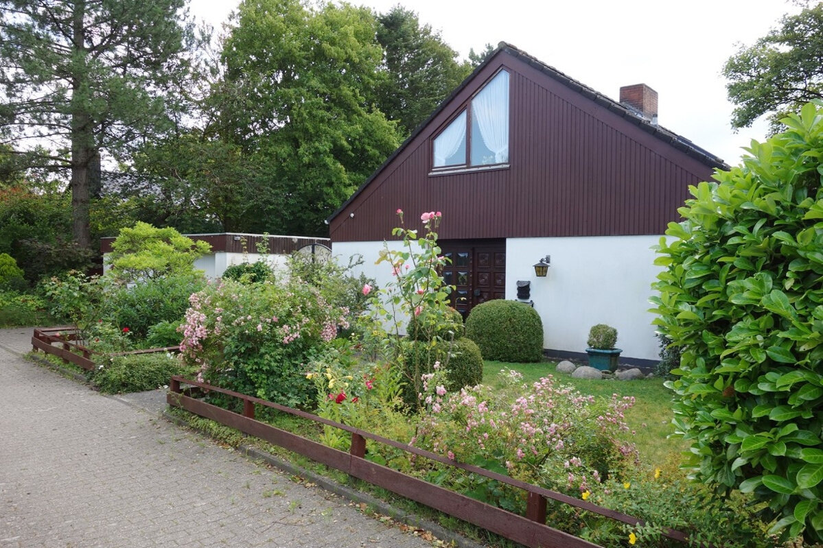 Einfamilienhaus zum Kauf 225.000 € 3 Zimmer 160 m²<br/>Wohnfläche 746 m²<br/>Grundstück Bürgerpark Bremerhaven 27574