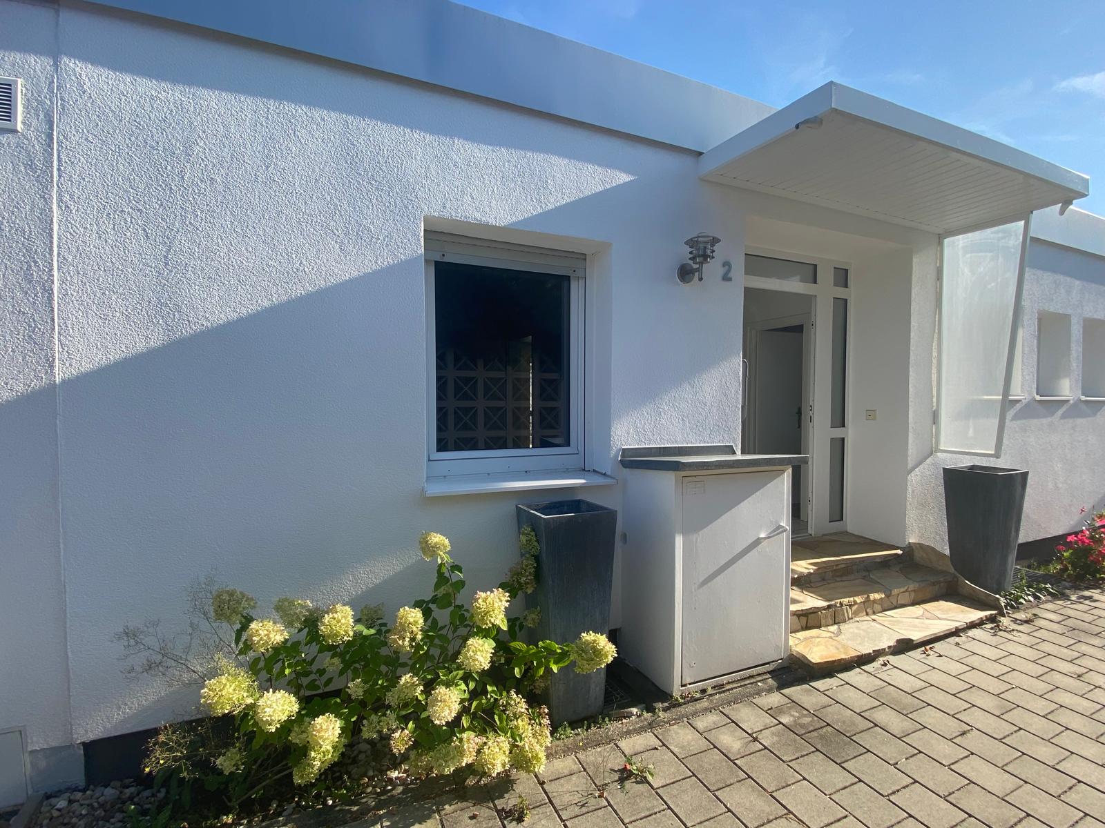 Bungalow zur Miete 2.350 € 4 Zimmer 130 m²<br/>Wohnfläche 256 m²<br/>Grundstück ab sofort<br/>Verfügbarkeit Olching Olching 82140