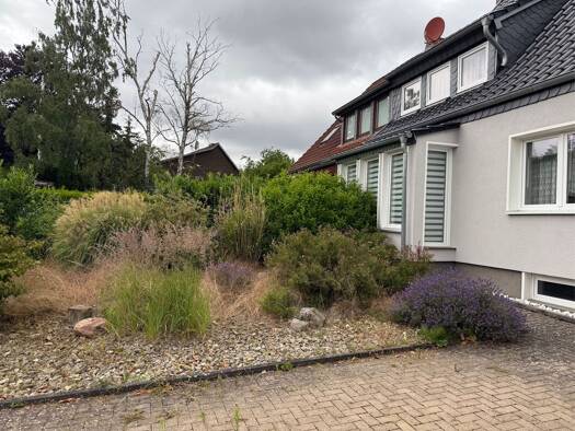 Doppelhaushälfte zum Kauf 389.000 € 3,5 Zimmer 110 m² 707 m² Grundstück frei ab sofort Schäfertrift 18 Isernhagen-Süd Hannover 30657