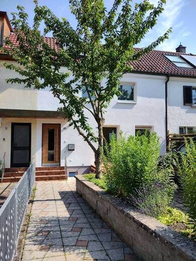 Haus zur Miete 2.000 € 4,5 Zimmer 95 m² 200 m² Grundstück frei ab 01.09.2025 Saarlandstr. Ulm 89077