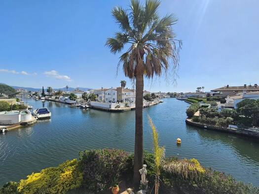Haus zum Kauf 795.000 € 165 m² 335 m² Grundstück Empuriabrava 17487