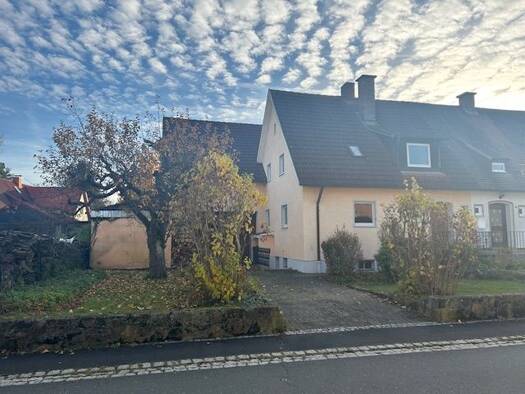 Doppelhaushälfte zum Kauf 275.000 € 7 Zimmer 214 m² 722 m² Grundstück Redwitz Redwitz an der Rodach 96257