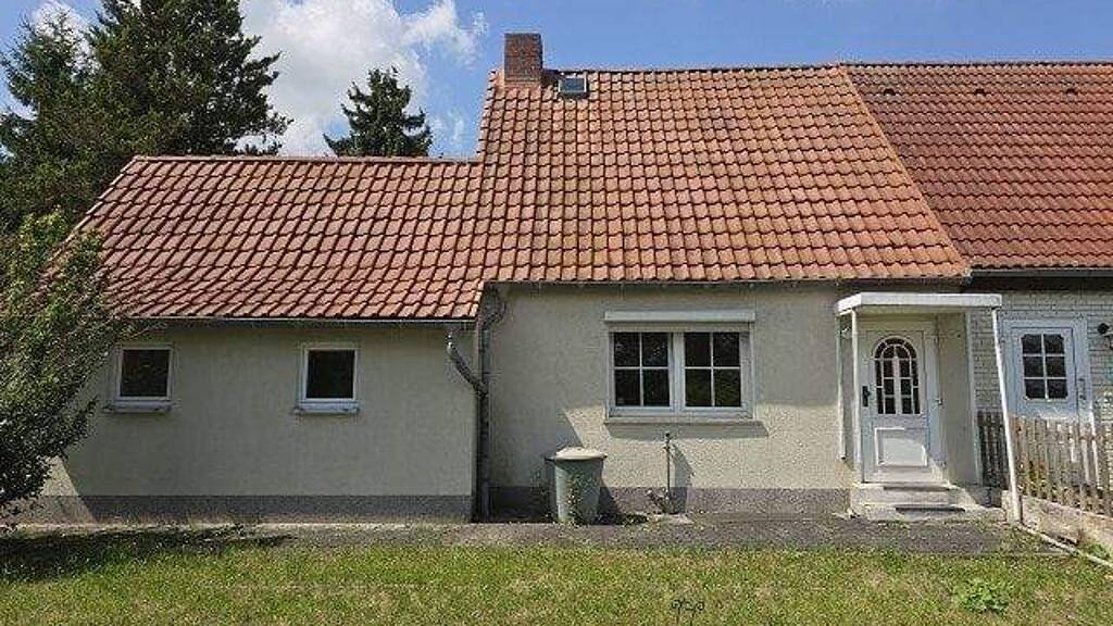 Doppelhaushälfte zum Kauf 69.900 € 3 Zimmer 90,3 m² 1.010 m² Grundstück frei ab sofort Haselbach 04617