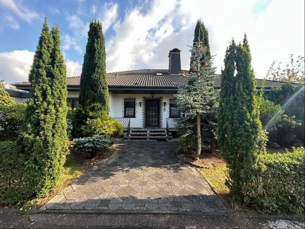 Einfamilienhaus zum Kauf 325.000 € 12 Zimmer 264 m²<br/>Wohnfläche 966 m²<br/>Grundstück ab sofort<br/>Verfügbarkeit Obersuhl Wildeck 36208