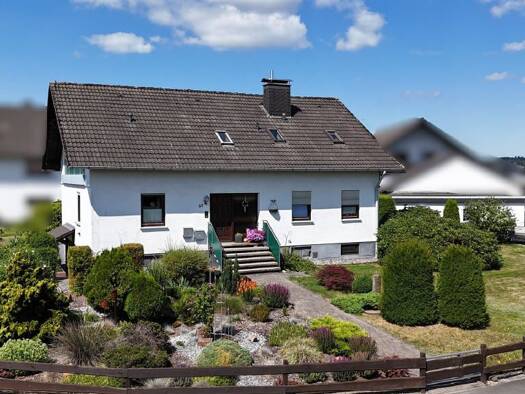 Einfamilienhaus zum Kauf 385.000 € 8 Zimmer 230 m² 1.092 m² Grundstück Frankenberg Frankenberg 35066
