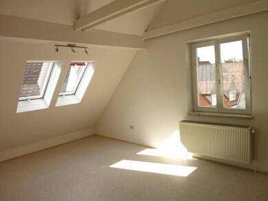 Wohnung zur Miete 395 € 2 Zimmer 50 m² Dachgeschoss, 3. Geschoss frei ab sofort Altstadt Weiden in der Oberpfalz 92637