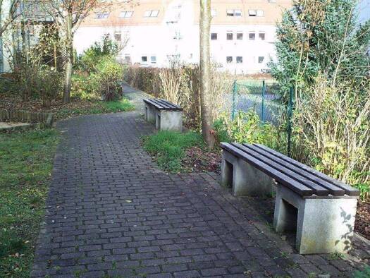 Wohnung zum Kauf 65.900 € 1 Zimmer 34 m² 4 Geschosse frei ab sofort Radeberger Straße 22 b Weißig Dresden 01328