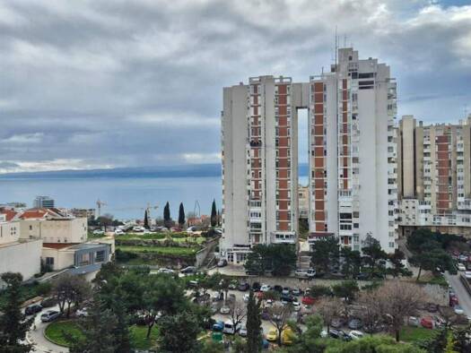 Wohnung zur Miete 600 € 1 Zimmer 45 m² 8. Geschoss Split