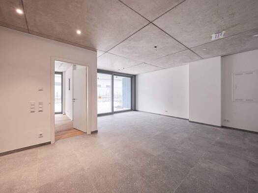 Wohnung zur Miete - Erstbezug 1.525 € 3 Zimmer 80,4 m² EG frei ab 15.05.2026 West Rosenheim 83024