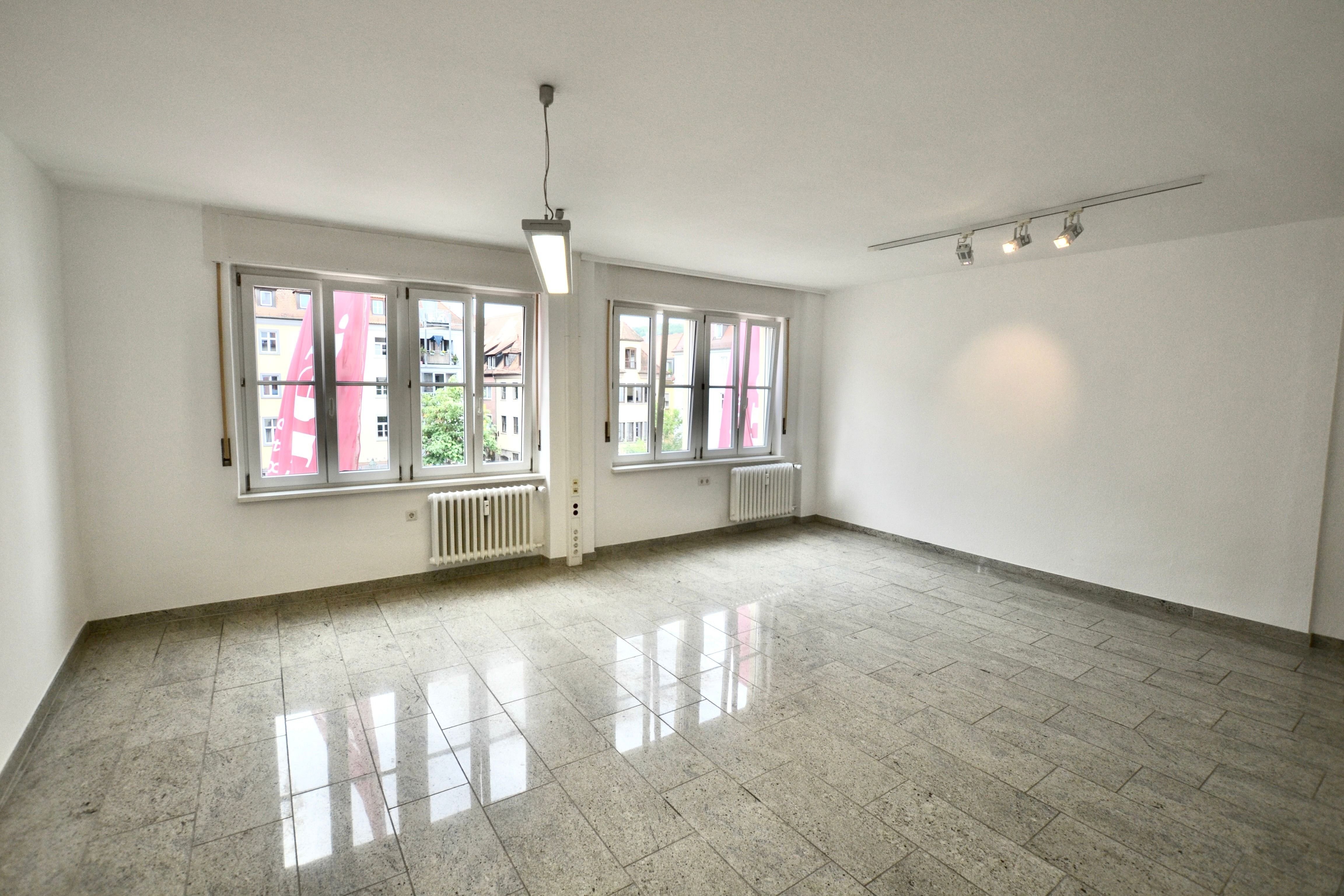 Bürofläche zur Miete provisionsfrei 2.190 € 8 Zimmer 202,7 m²<br/>Bürofläche Domstraße 11 Innenstadt Würzburg 97070