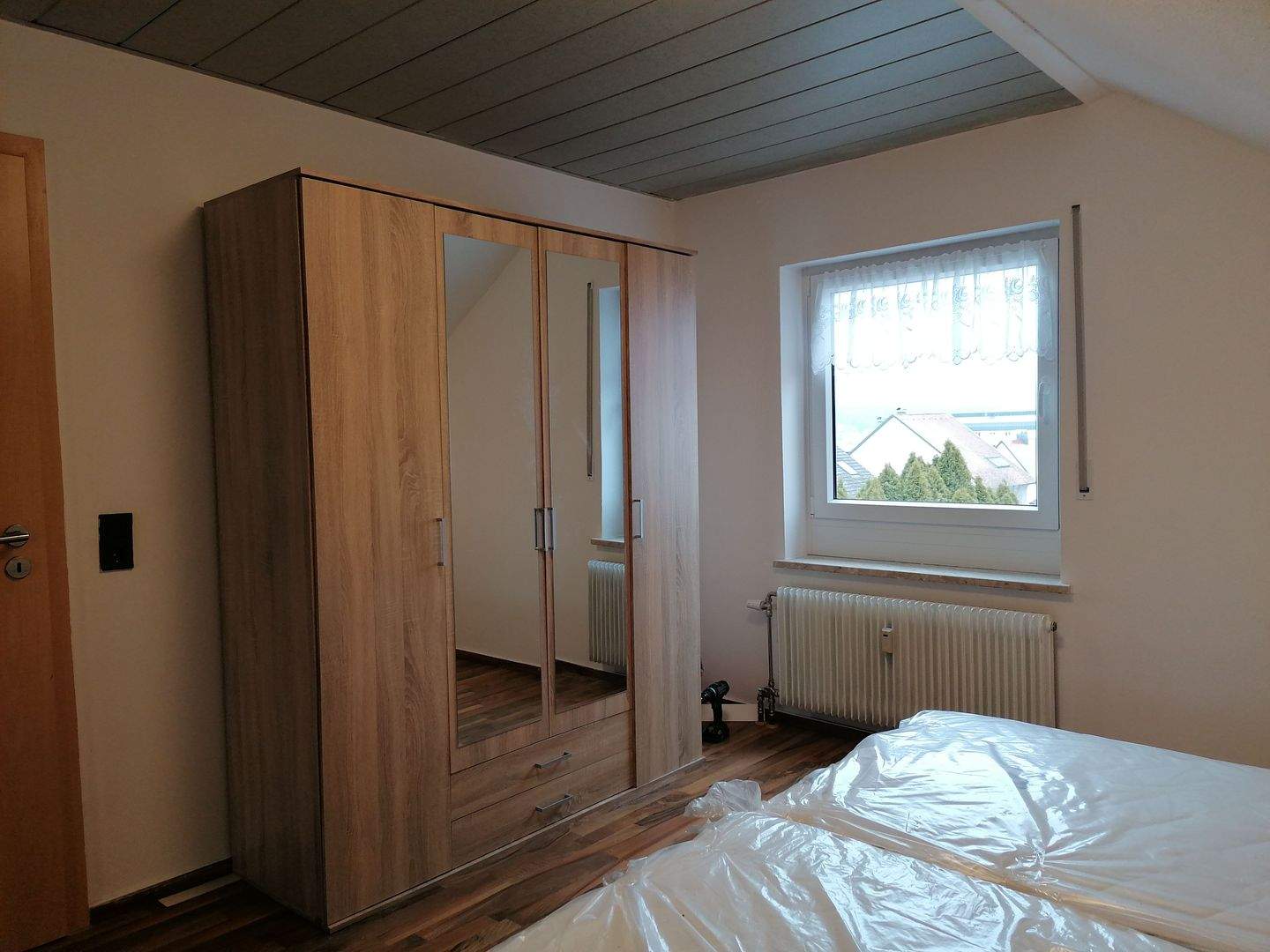 Immobilie in Sulzbach-Rosenberg - Frisch renovierte, sonnige Eigentumswohnung im Dachgeschoss mit Balkon, Gartenanteil und Garage in Sulzbach-Rosenberg! - Bild 4