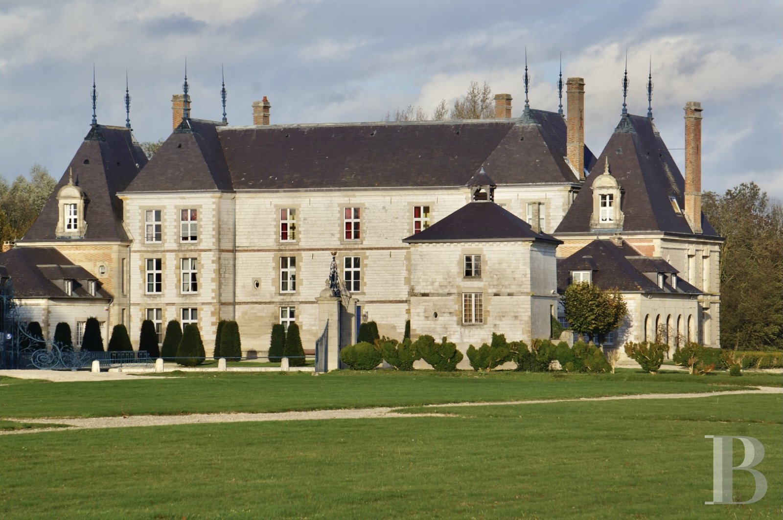 Schloss zum Kauf 3.165.000 € 20 Zimmer 1.069 m²<br/>Wohnfläche 171.976 m²<br/>Grundstück Centre-Léon Bourgeois Châlons-en-Champagne 51000