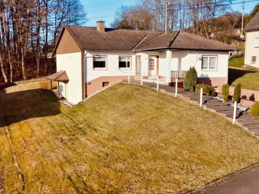 Einfamilienhaus zum Kauf 209.000 € 7 Zimmer 139,9 m² 986 m² Grundstück frei ab sofort Bölsberg 57648