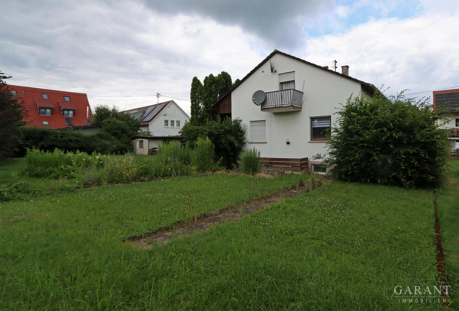 Mehrfamilienhaus zum Kauf 523.000 € 5,5 Zimmer 137 m²<br/>Wohnfläche 475 m²<br/>Grundstück Sickenhausen Reutlingen 72768