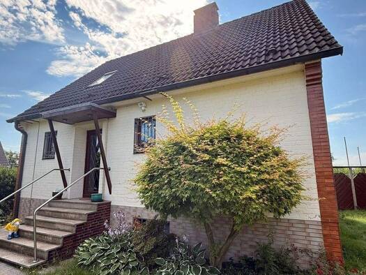 Einfamilienhaus zum Kauf 299.000 € 5 Zimmer 100 m² 493 m² Grundstück frei ab sofort Peterstraße 20 Alveslohe 25486