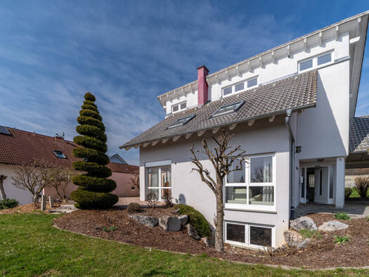Einfamilienhaus zum Kauf 559.000 € 6,5 Zimmer 133 m² 822 m² Grundstück Watterdingen Tengen 78250