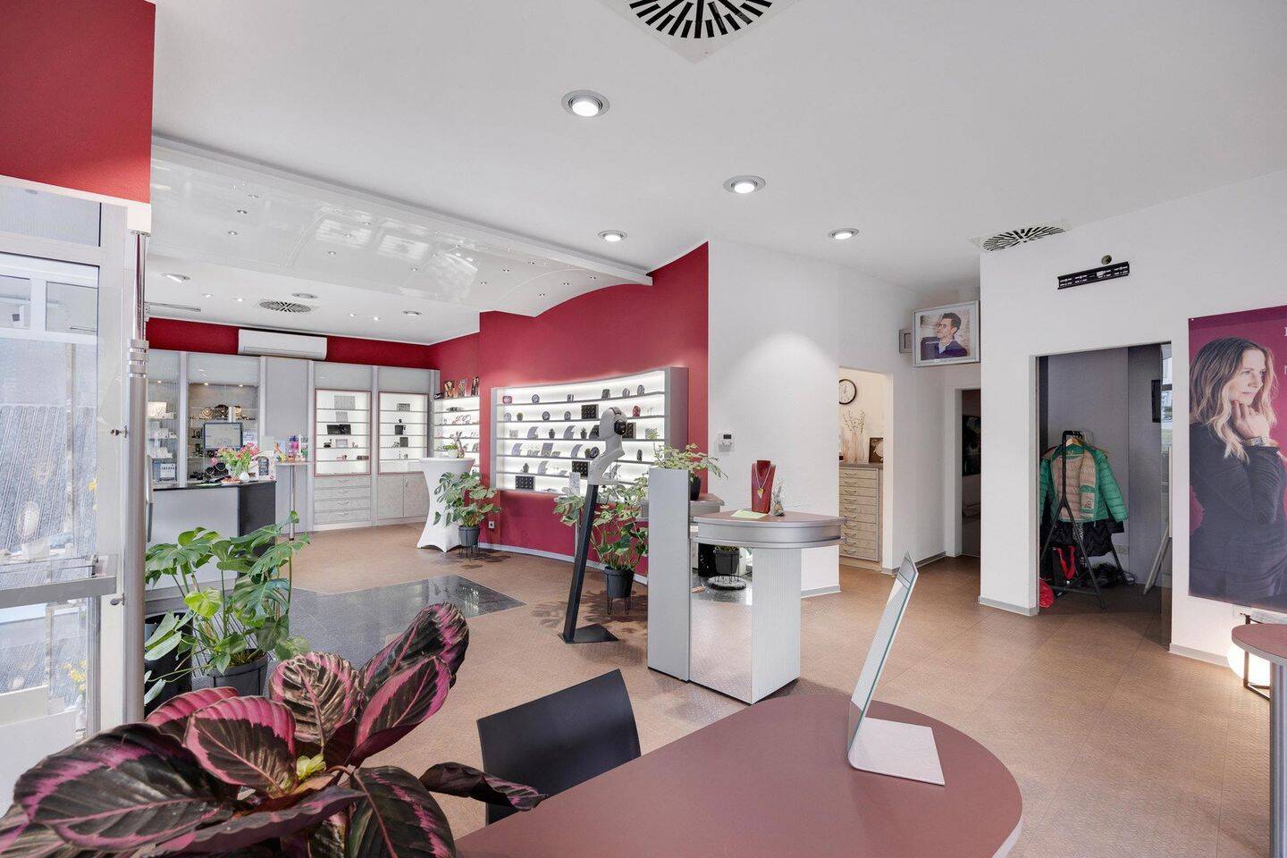 Immobilie in Halver - Stadtbildprägendes saniertes Wohn- und Geschäftshaus im Herzen von Halver - Bild 2