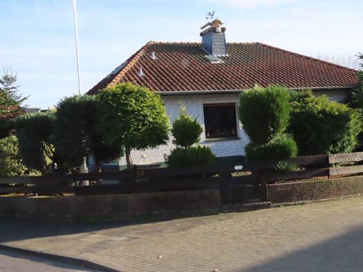 Bungalow zum Kauf 650.000 € 4,5 Zimmer 140 m² 808 m² Grundstück frei ab 01.05.2026 Am Hahnen 57 Nievenheim Dormagen 41542