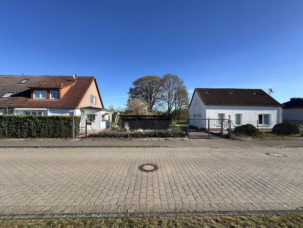 Doppelhaushälfte zum Kauf provisionsfrei 369.000 € 4 Zimmer 170 m² 1.561 m² Grundstück Fürstenberger Weg 3 Strasen Wesenberg 17255
