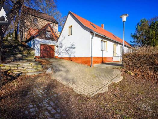 Doppelhaushälfte zum Kauf 49.000 € 4 Zimmer 90 m² 167 m² Grundstück Kirchberg 156 Giersleben 06449