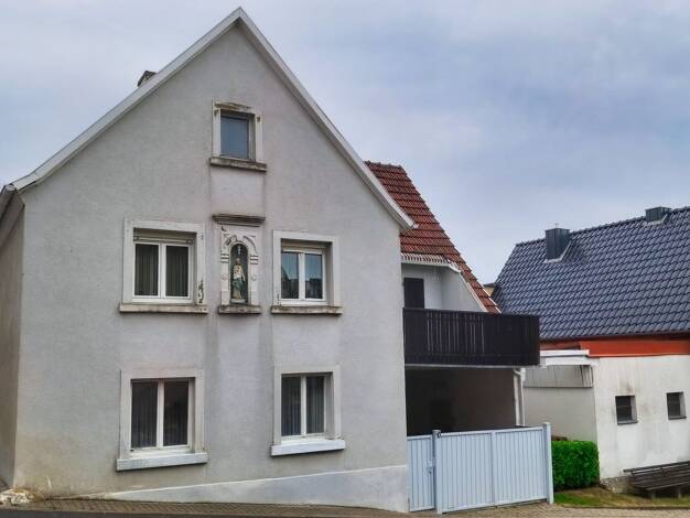 Mehrfamilienhaus zum Kauf 75.000 € 4 Zimmer 89 m² 218 m² Grundstück frei ab sofort Greßthal Wasserlosen 97535