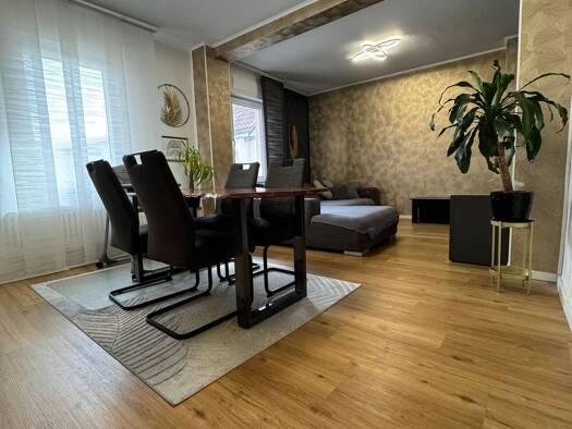 Wohnung zur Miete 950 € 4 Zimmer 98 m² frei ab 15.11.2025 Waldstr. 9 Weiskirchen Rodgau 63110