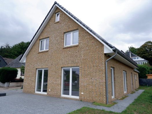 Haus zum Kauf - Erstbezug 589.000 € 5 Zimmer 144,8 m² 400 m² Grundstück frei ab sofort Geesthacht 21502