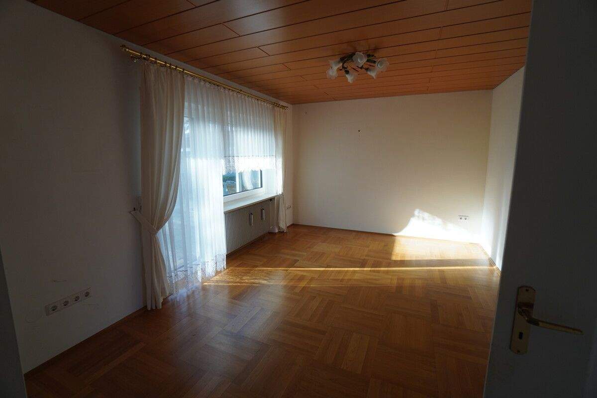 Immobilie in Schwaig bei Nürnberg - Familienfreundliches Zweifamilienhaus in Schwaig bei Nürnberg - Bild 4