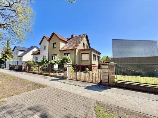 Doppelhaushälfte zum Kauf 318.000 € 4 Zimmer 104,5 m² 812 m² Grundstück Hennigsdorf 16761