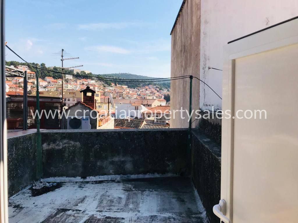 Haus zum Kauf 250.000 € 8 Zimmer 150 m²<br/>Wohnfläche Sibenik