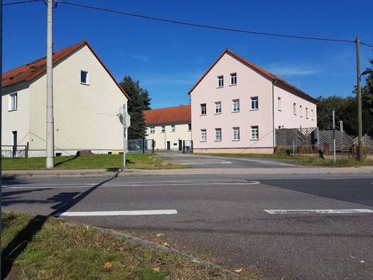 Wohnanlage zum Kauf als Kapitalanlage geeignet 1.190.000 € 40 Zimmer 921,6 m² 4.721 m² Grundstück Neukirchen Borna 04552