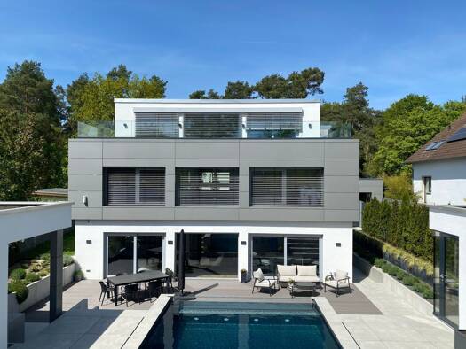 Haus zum Kauf provisionsfrei 2.190.000 € 6 Zimmer 250 m² 640 m² Grundstück frei ab sofort Beethovenallee 38 Falkensee 14612