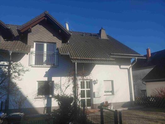 Doppelhaushälfte zur Miete 1.050 € 4,5 Zimmer 128 m² 278 m² Grundstück frei ab 01.04.2026 Albrechtshain Naunhof 04683