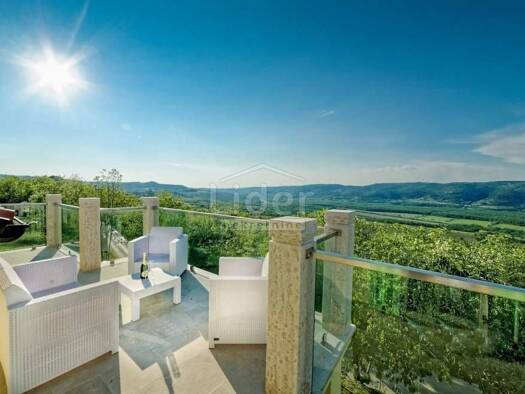 Haus zum Kauf 1.550.000 € 5 Zimmer 260 m² Motovun Motovun