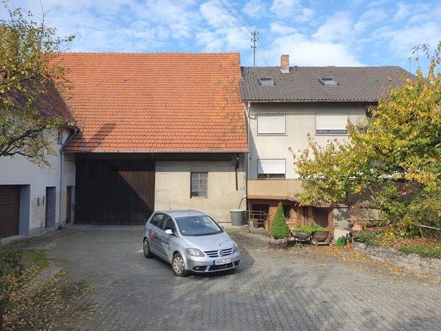 Haus zum Kauf 325.000 € 8,5 Zimmer 245 m²<br/>Wohnfläche 925 m²<br/>Grundstück Königshofen Lauda-Königshofen 97922