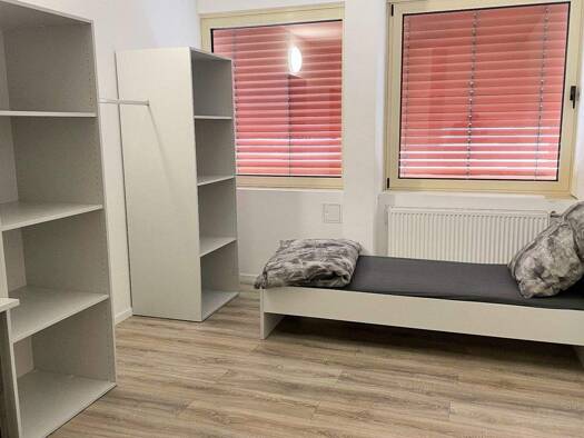 WG-Zimmer zur Miete Wohnen auf Zeit 540 € 16 m² frei ab 01.12.2025 Hedelfingerstr. 0 Wangen Stuttgart Hedelfingen 70327