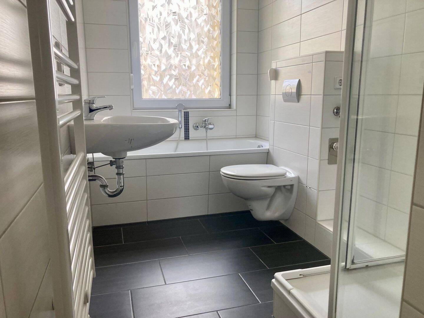 moderne 3-Zimmer im Lutherviertel mit Tageslichtbad + Westbalkon! – Jahnstraße 58, 9126 Chemnitz – Vorschaubild 3