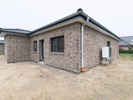 Doppelhaushälfte zur Miete - Erstbezug 1.225 € 4 Zimmer 98 m² frei ab 01.03.2026 Warstade Hemmoor 21745