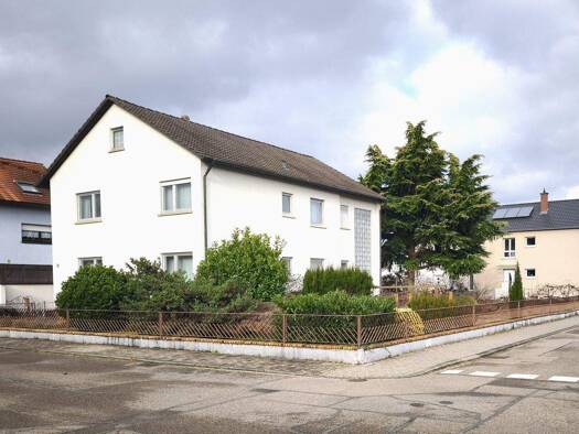 Mehrfamilienhaus zum Kauf 674.000 € 7,5 Zimmer 177 m² 976 m² Grundstück Kirrlach Waghäusel / Kirrlach 68753