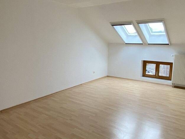 Wohnung zur Miete 950 € 3,5 Zimmer 90 m² 2. Geschoss frei ab sofort Osterhofen Königsdorf 82549