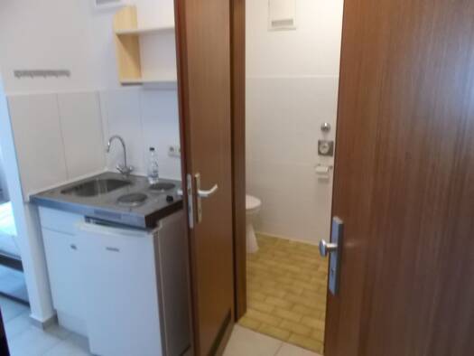 Studio zur Miete 200 € 1 Zimmer 18 m² Geschoss 2/3 frei ab sofort Wesertor Kassel 34125