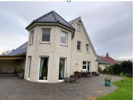 Mehrfamilienhaus zur Miete 2.200 € 12 Zimmer 321 m² 900 m² Grundstück frei ab 01.09.2026 Papenburg 26871