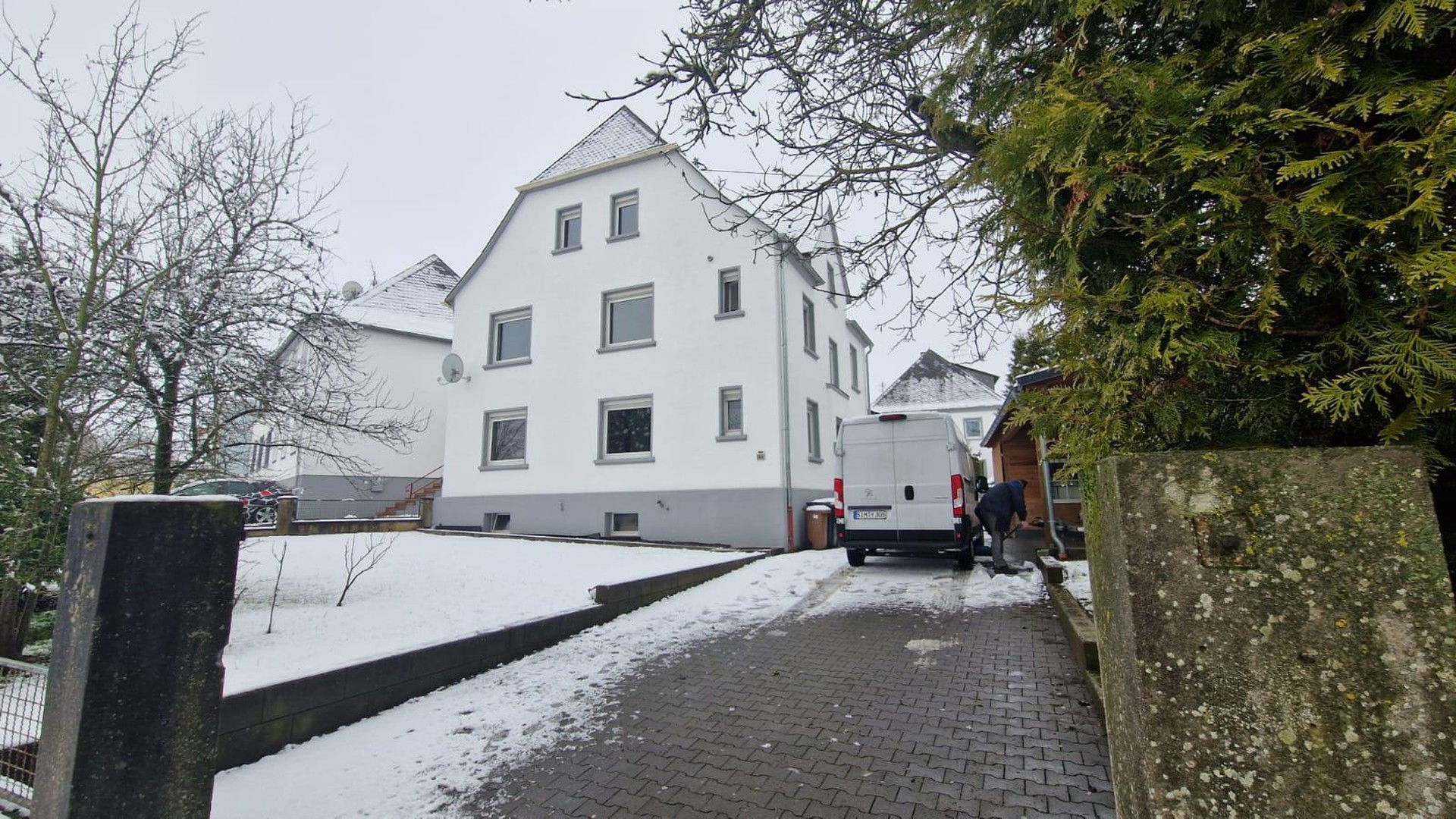 Einfamilienhaus zur Miete 1.200 € 9 Zimmer 180 m²<br/>Wohnfläche 400 m²<br/>Grundstück ab sofort<br/>Verfügbarkeit Blankenrath 56865