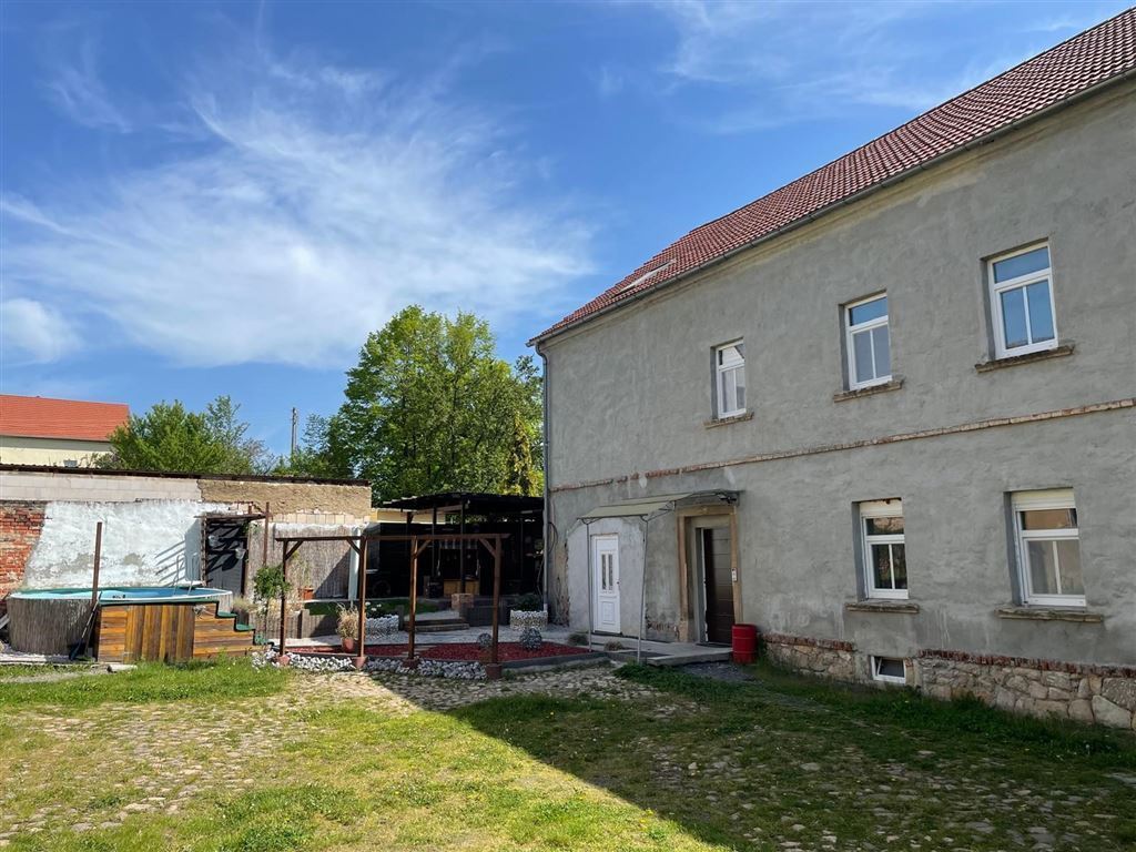 Haus zum Kauf 195.000 € 15 Zimmer 400 m²<br/>Wohnfläche 1.275 m²<br/>Grundstück ab sofort<br/>Verfügbarkeit Thräna Borna b Leipzig 04552